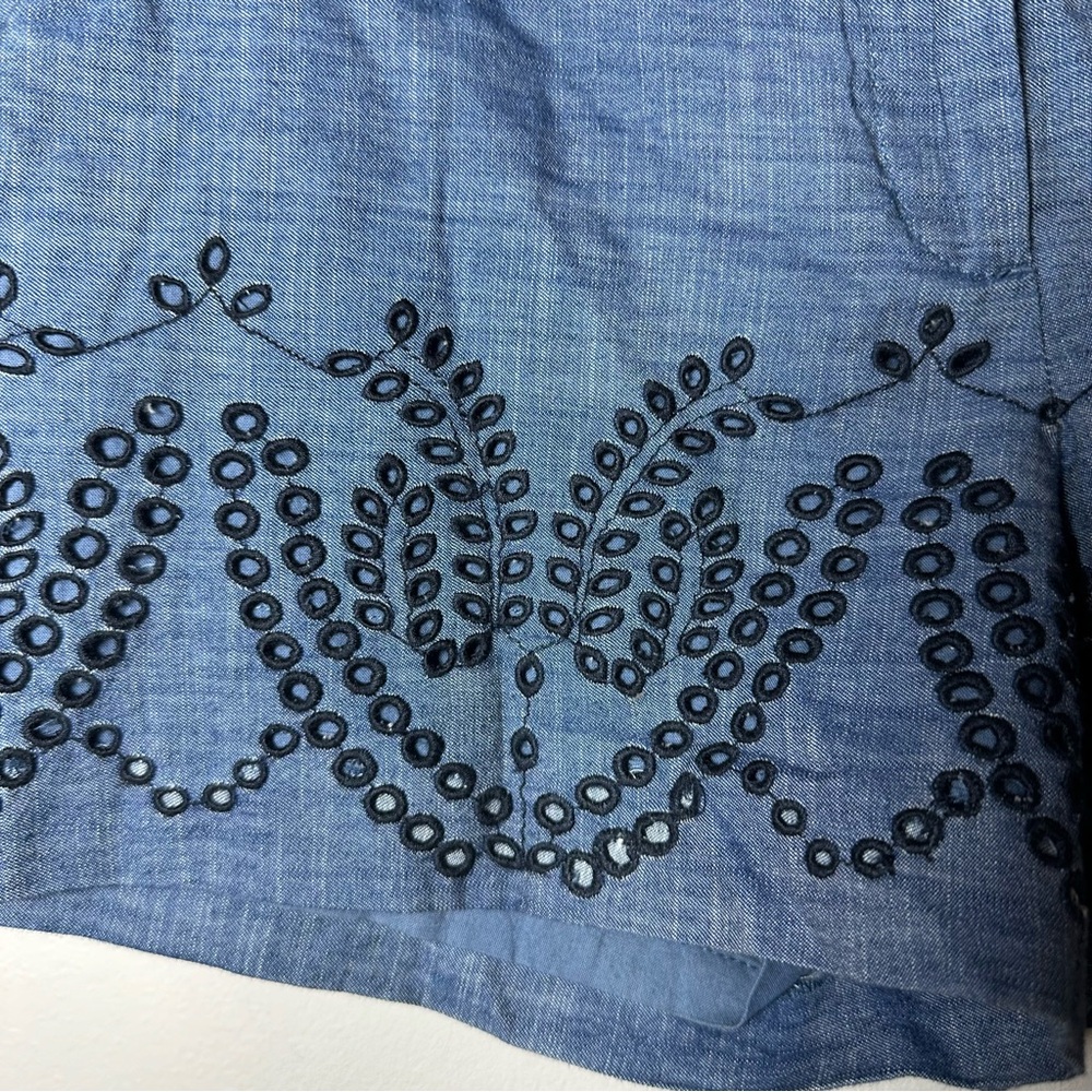 Loft The Riviera Denim Blue Eyelet Embroidered Women’s Shorts Size 2 - Picture 3 of 7